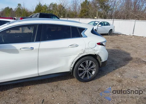 2017 Infiniti Qx30 Premium z USA, uszkodzony, nr VIN SJKCH5CRXHA024287